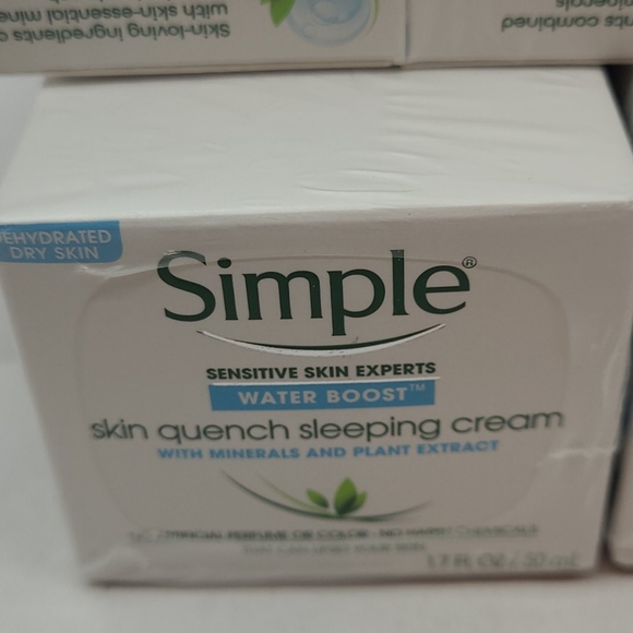 12 Simple moisturizing skin cream - Picture 2 of 4